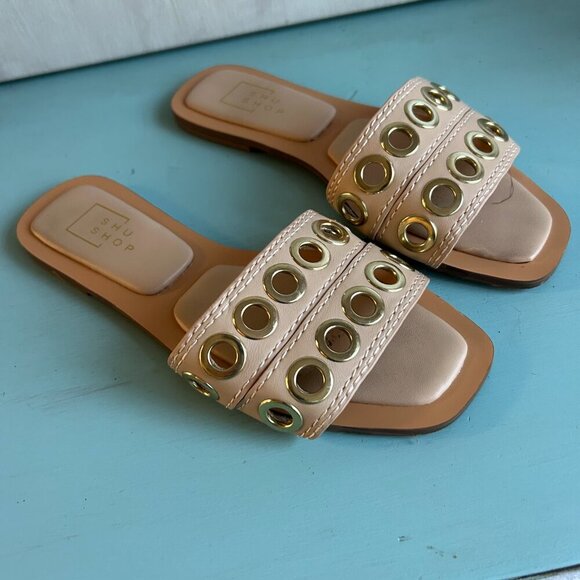 Shu Shop Codie Flat Slip On Sandal in Nude Size 7.5 Gold Eyelets Boho Chic - Picture 3 of 11